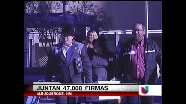 Entregan firmas que exigen justicia por balaceras de agentes policiacos