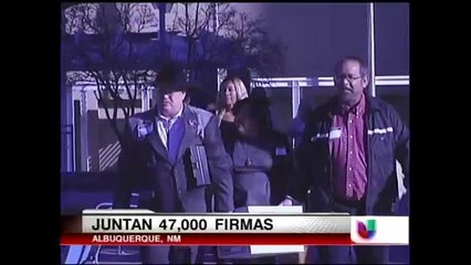 Entregan firmas que exigen justicia por balaceras de agentes policiacos