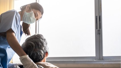 Coronavirus : les morts et les hospitalisations vont se multiplier chez les seniors