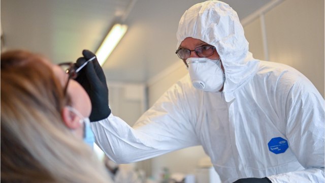 Ces pays qui resserrent la vis pour éviter une deuxième vague au retour des vacances