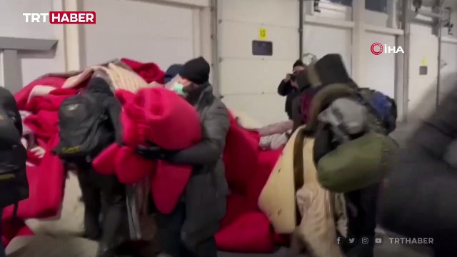 Belarus-Polonya sınırı: Göçmenler sınır kapısından kampa geri döndü