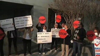 Orlando: Protestan contra demanda de fiscal Pam Bondi
