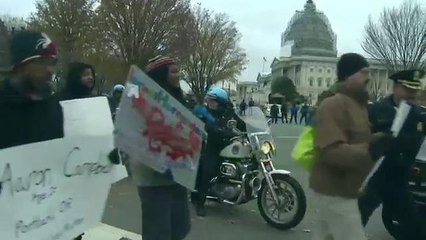 Manifestacion contra el abuso policial por la avenida Pennsylvania