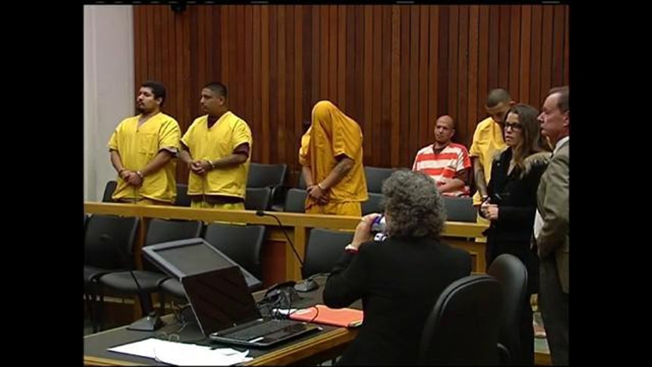 Sospechosos se presentan en corte en Santa Cruz