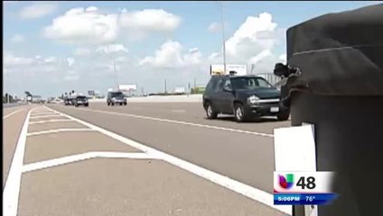 Hombre Espera Cargos Tras Ser Detenido en un Vehículo Robado.