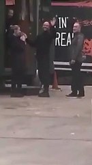 Επικό βίντεο! Φαν του Statham τον βλέπει στη Θεσσαλονίκη και ωρύεται: «Θα πέσω κάτω, i love you»