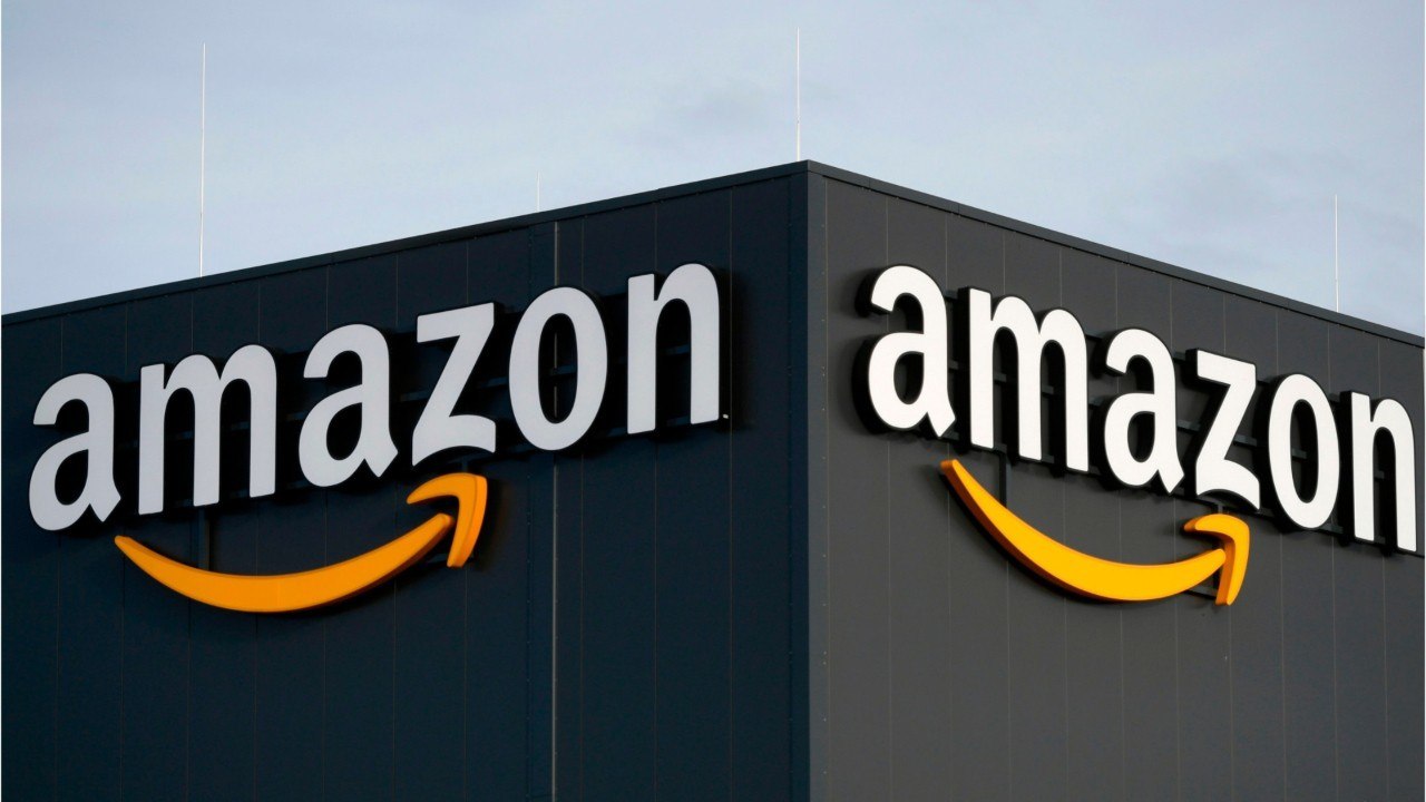 Pour obtenir plus de courses, des livreurs Amazon suspendent des smartphones aux arbres