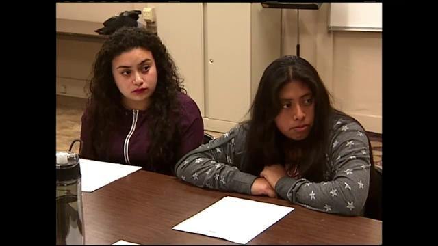 jóvenes se involucran en política en Salinas