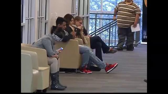 Reacciones locales a anuncio sobre estudios gratuitos