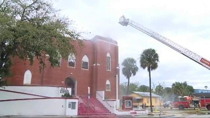 Un incendio destruyó iglesia de Hyde Park