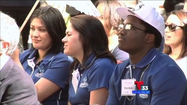 Estudiantes sin padres podrán acceder a educación superior