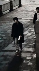 Clip: Hai nam thần Trung Quốc đu đưa dưới nền nhạc Chân tình của Tlinh