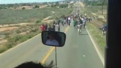 Bloqueo de jornaleros agrícolas afectan a camioneros