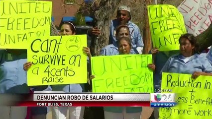 Empleados de una companía contratista de Fort Bliss protestan