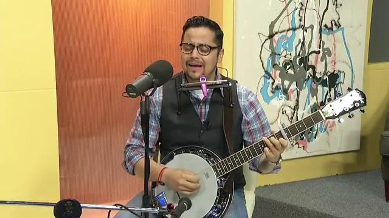 Gerardo Pablo presentando su nuevo material
