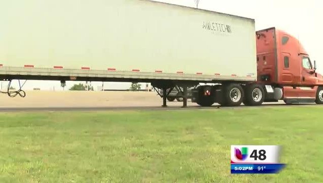Detienen A Decenas De Inmigrantes Escondidos En Tráiler