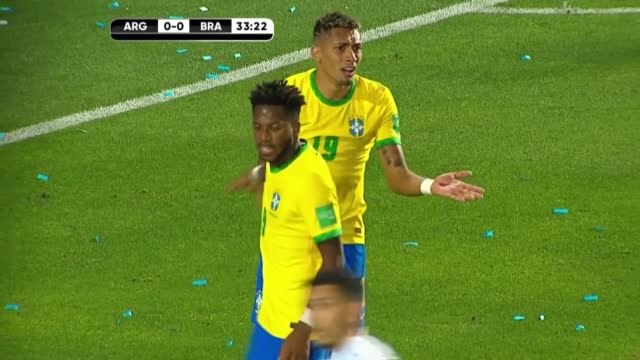 Otamendi escapes red card after elbow on Raphinha