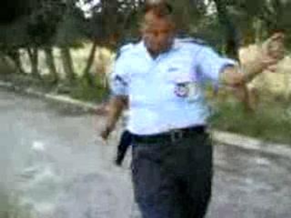 tunisian cop dancing