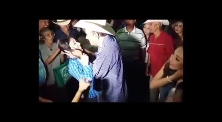 Nuevo escándalo para alcalde que roba \'poquito\'