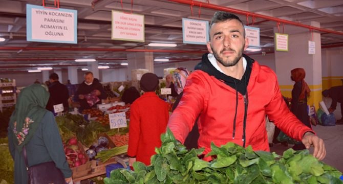 Esnaf çareyi afişte buldu: İftira atanlar utansın eyy ıspanak