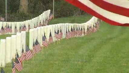 Conmemoran a cientos de veteranos durante el Día de los Caídos