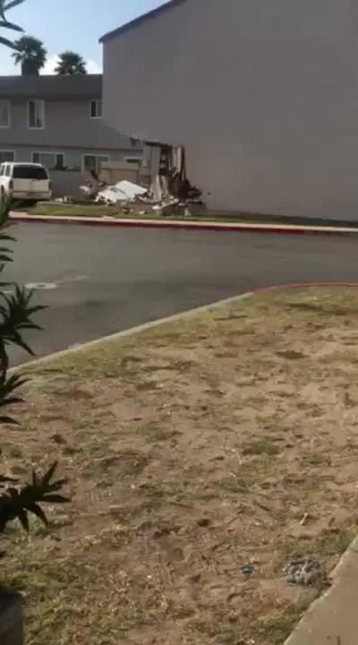Menor de edad choca contra edificio