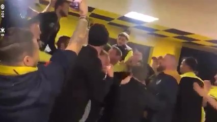 La fête du football dans la buvette de Fontaine