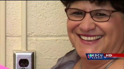 Directora del centro multicultural del distrito escolar de Wichita se jubila
