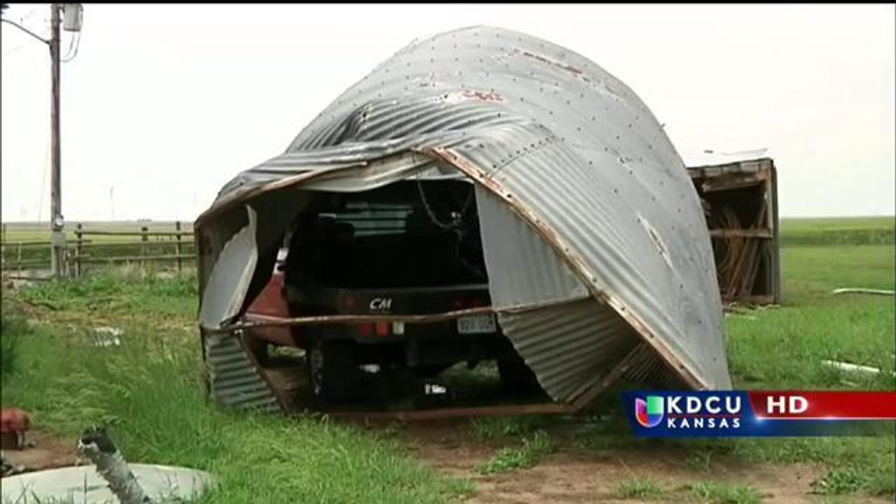 Tornados de categoría EF-1 y EF-2 azotan el suroeste de Kansas