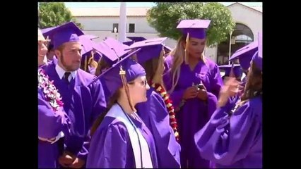 Graduan estudiantes de varias preparatorias