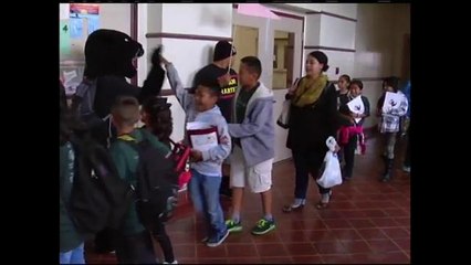 Estudiantes visitan el colegio Hartnell