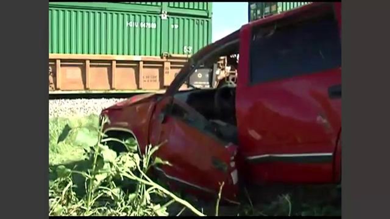 Tren impacta camioneta