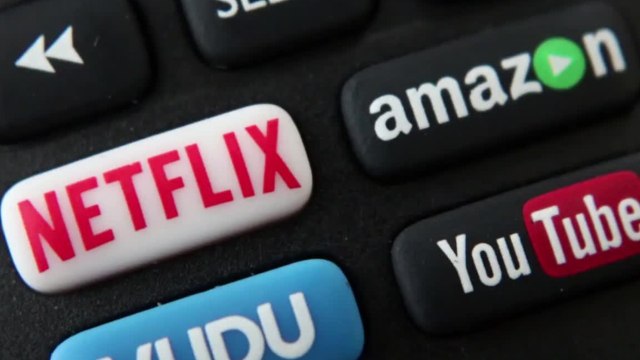 Voici les meilleures et les pires séries et films français de Netflix, selon le public