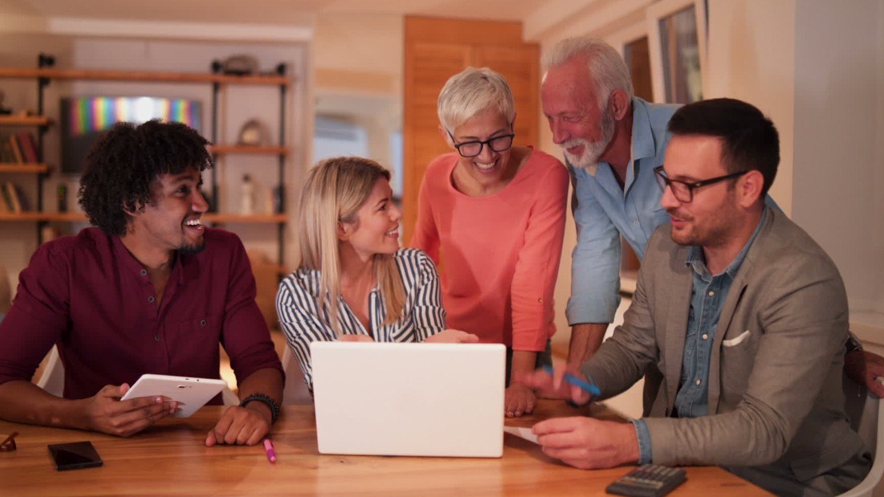 Retraités, jeunes : profitez du tout nouveau contrat de cohabitation intergénérationnelle