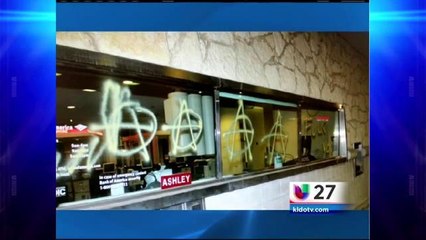 Dos Jóvenes Arrestados con Cargos de Grafiti