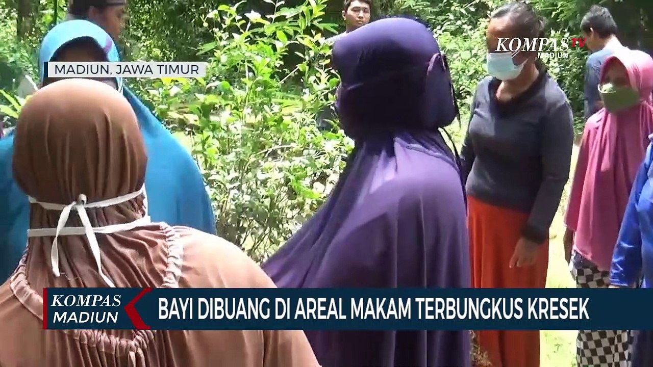 Bayi Dibuang Di Areal Makam Terbungkus Kresek