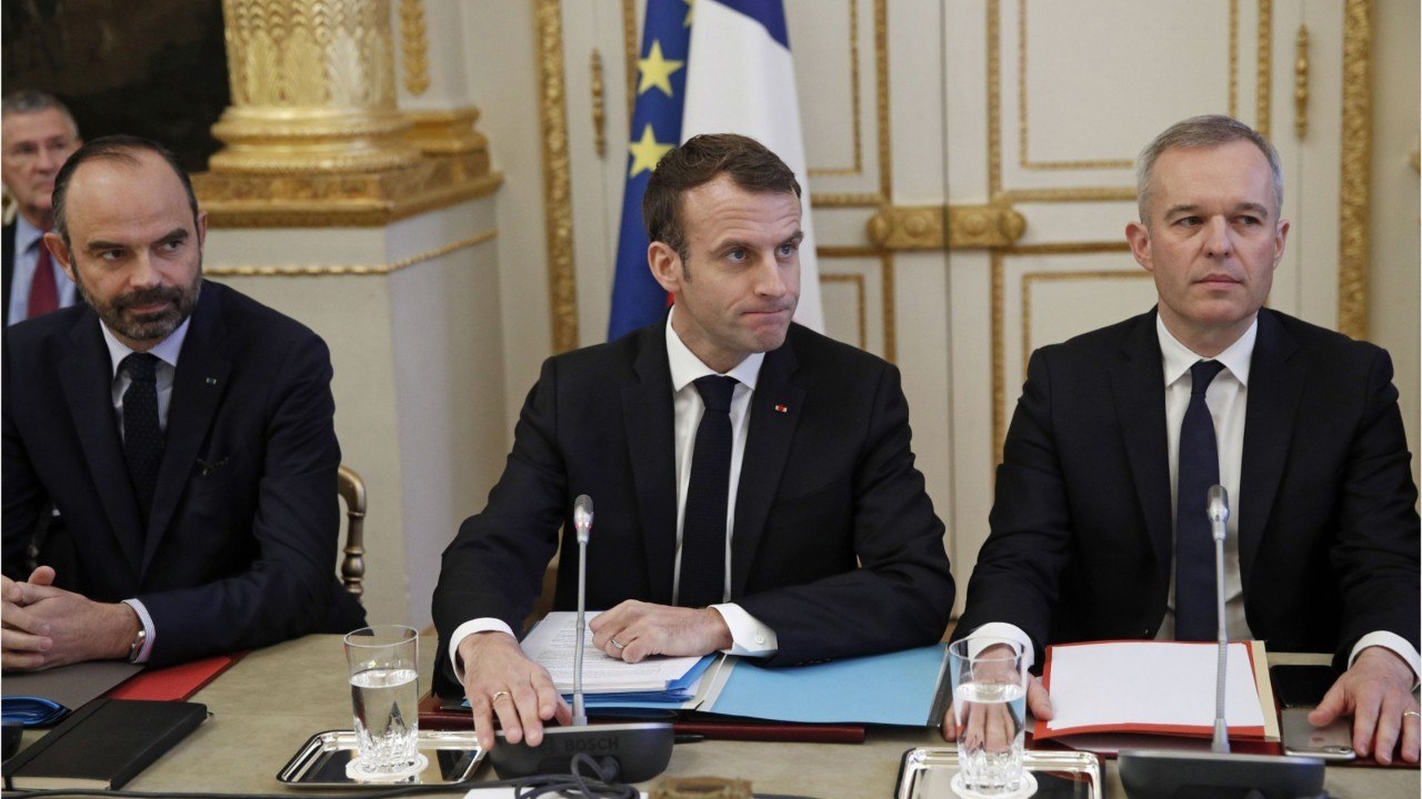 CSG des retraités, SMIC... les questions que posent les annonces d'Emmanuel Macron face aux "gilets jaunes"
