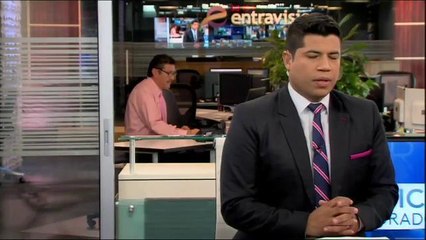 Residentes con hogares dañados en Aurora comparten comienzan su labor de limpieza