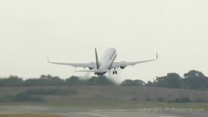 Décollage acrobatique d’un avion en pleine tempête