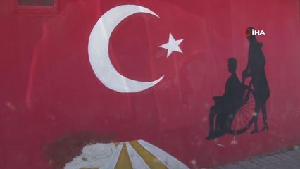 Engelli kadınlar öksüz ve yetim çocuklar için bez bebekler yapıyor