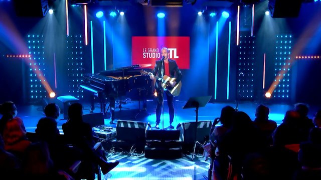 Calogero interprète Le temps dans Le Grand Studio RTL