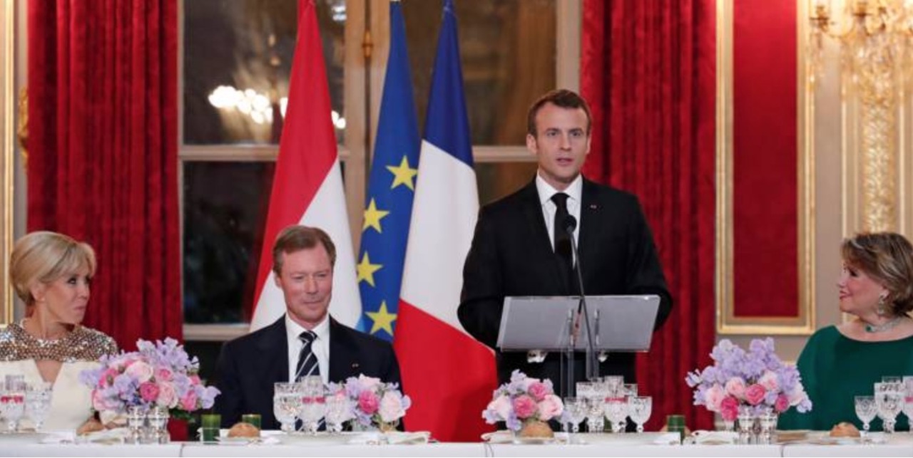 Élysée : Macron dépense 50.000 euros pour un nouveau service de vaisselle -  Capital.fr