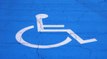 Pourquoi Emmanuel Macron veut restreindre l'accès des handicapés au logement