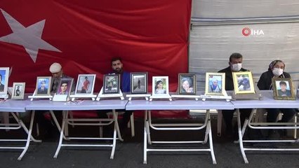 Evlat nöbetindeki Begdaş, HDP ve PKK'nın Kürtlere 'soykırım' yaptığını belirterek oğlunu istedi