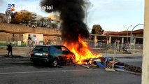 Trabajadores del metal en Cádiz queman un vehículo y colocan barricadas en la jornada de huelga