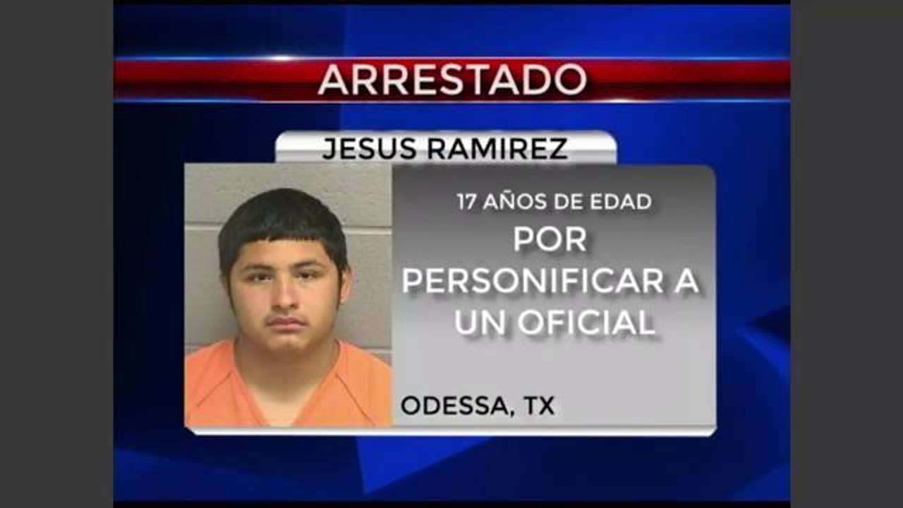Por personificar a un  oficial de policía
