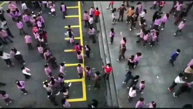 Yüzlerce öğrenci Edis ve Sefo’nun şarkısıyla coştu