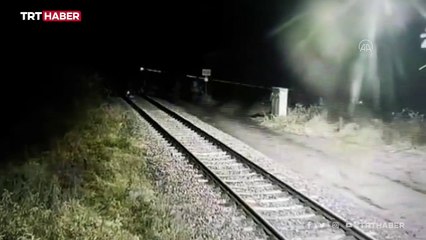 Polonya sınır hattındaki demir yolunu dikenli tellerle kapattı