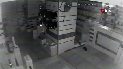 Alarm çalınca güvenlik kamerası kayıt cihazı yerine müzik setini çaldı