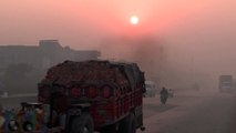 ضباب دخاني خطير يلف لاهور